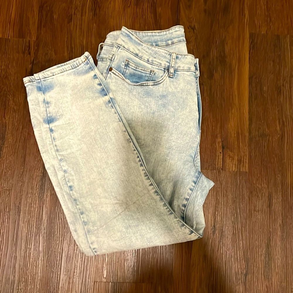 Judy blue light wash slim fit jeans